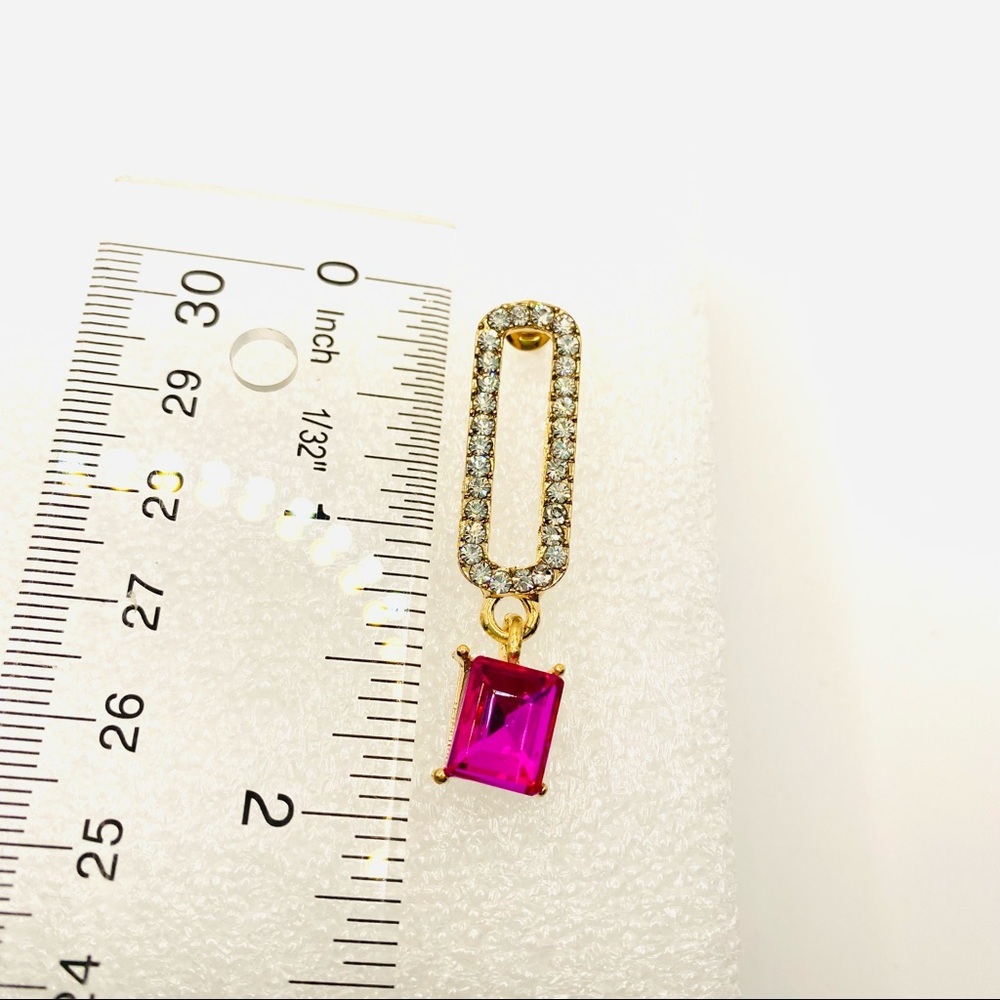 Earrings Pink and Crystal drop set in golden tone. Pierced - Picture 5 of 9